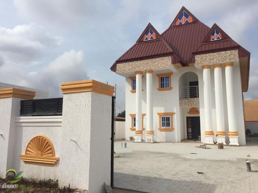 6 Bedroom for sale at Pakyi